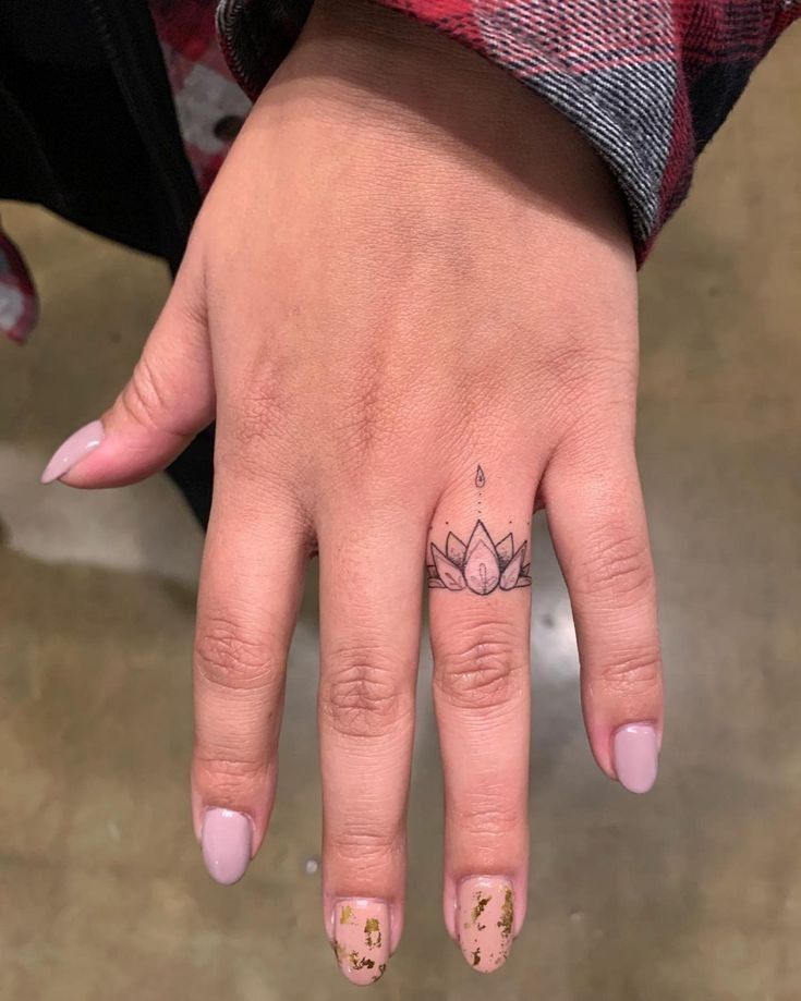28 Ring Finger Tattoo Ideas 2026: Subtle Statements, Lasting Symbols