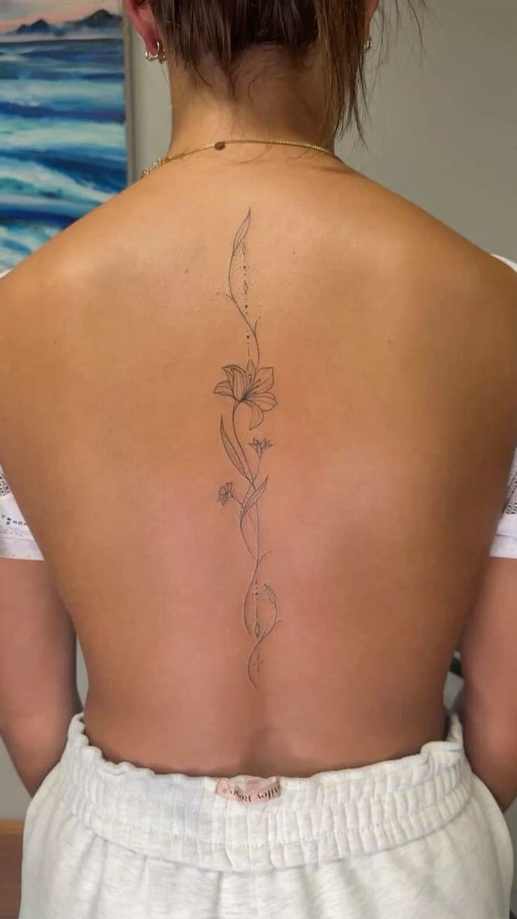 30 Flower Spine Tattoo Ideas 2026: Elegant, Dainty & Meaningful Designs for Women
