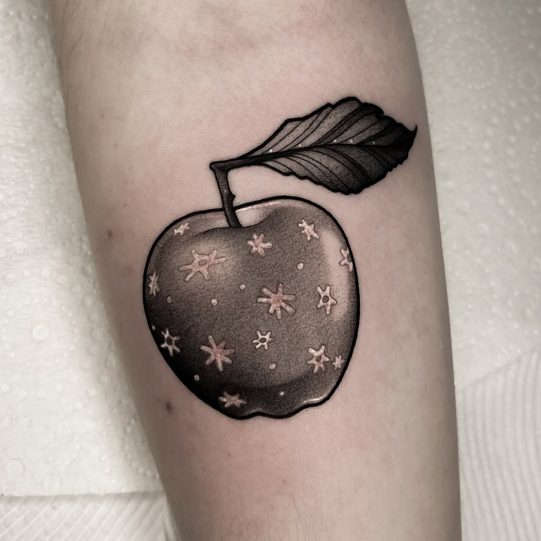 30 Apple Tattoo Ideas 2026: From Minimalist Ink to Story-Driven Designs