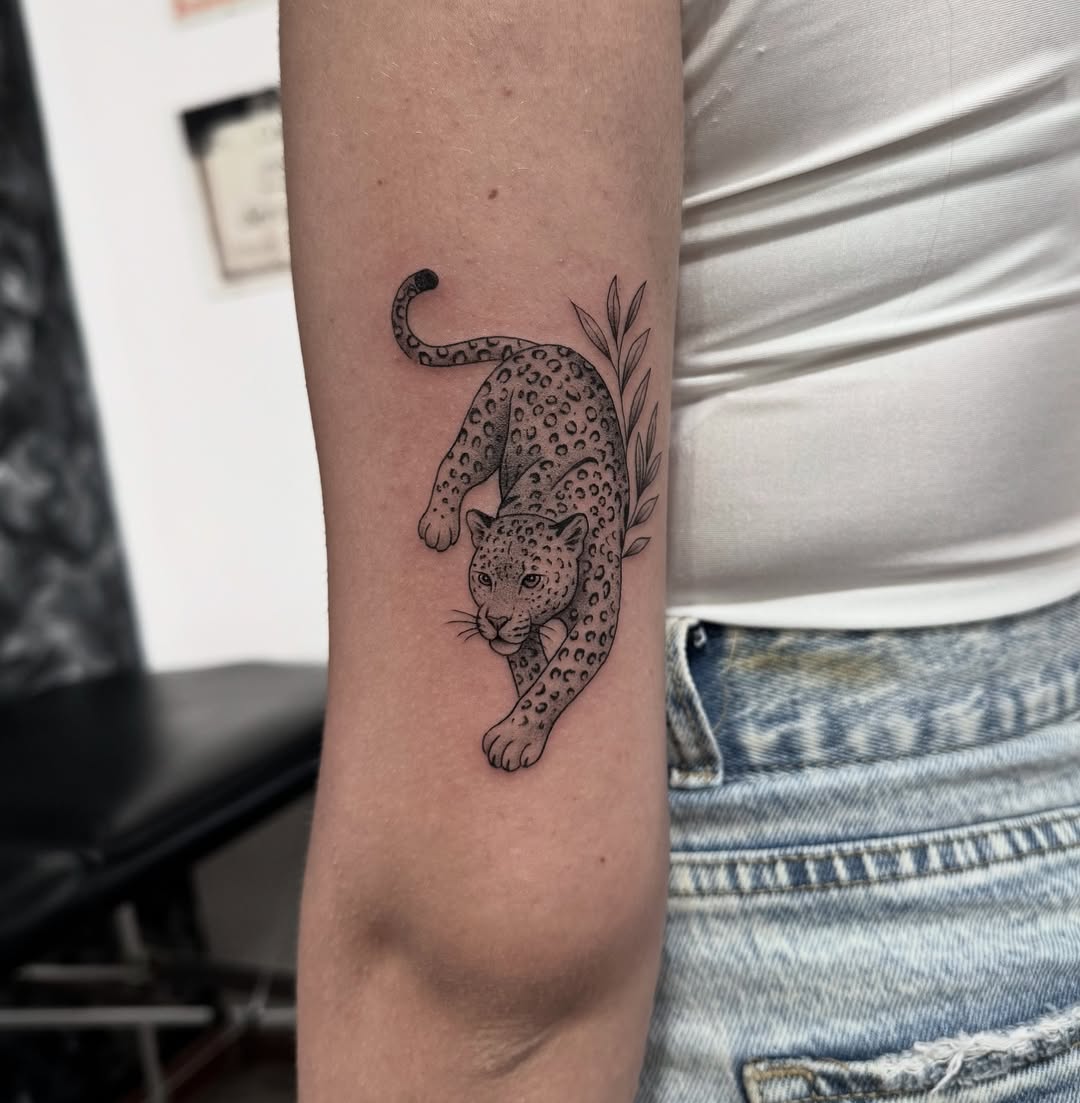 29 Leopard Tattoo Ideas 2026: Elegant Power, Fine Line Detail & Modern Style