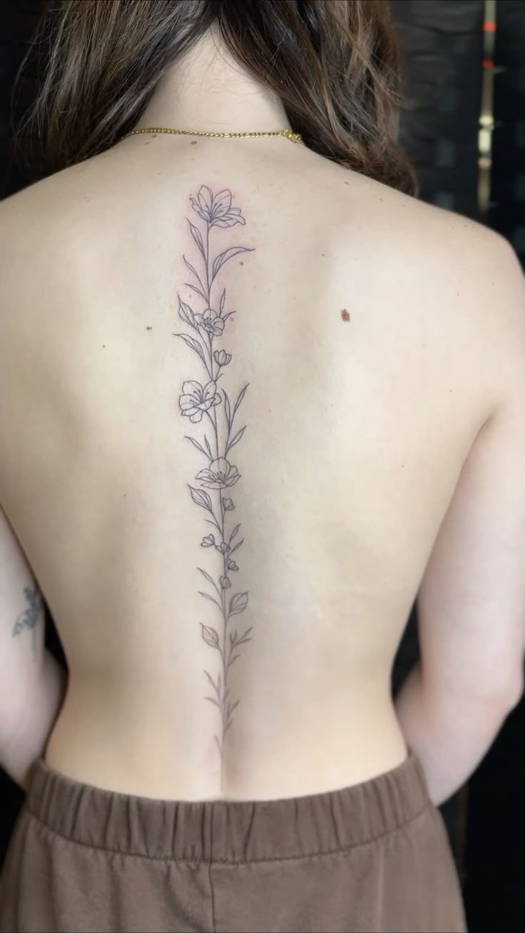 30 Flower Spine Tattoo Ideas 2026: Elegant, Dainty & Meaningful Designs for Women