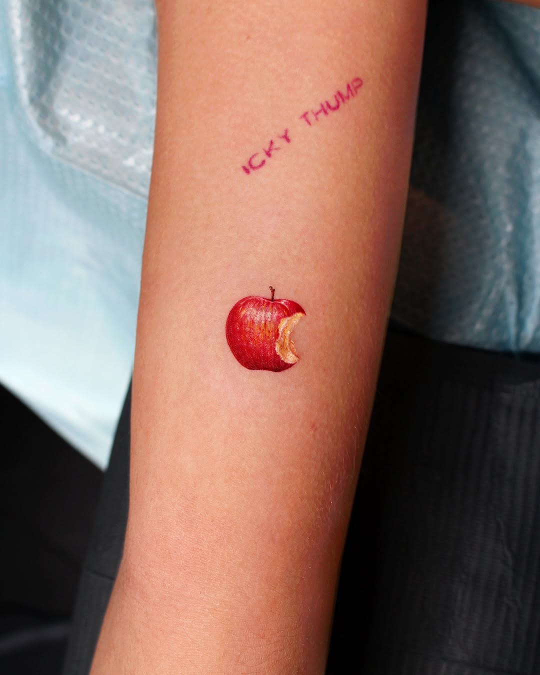 30 Apple Tattoo Ideas 2026: From Minimalist Ink to Story-Driven Designs