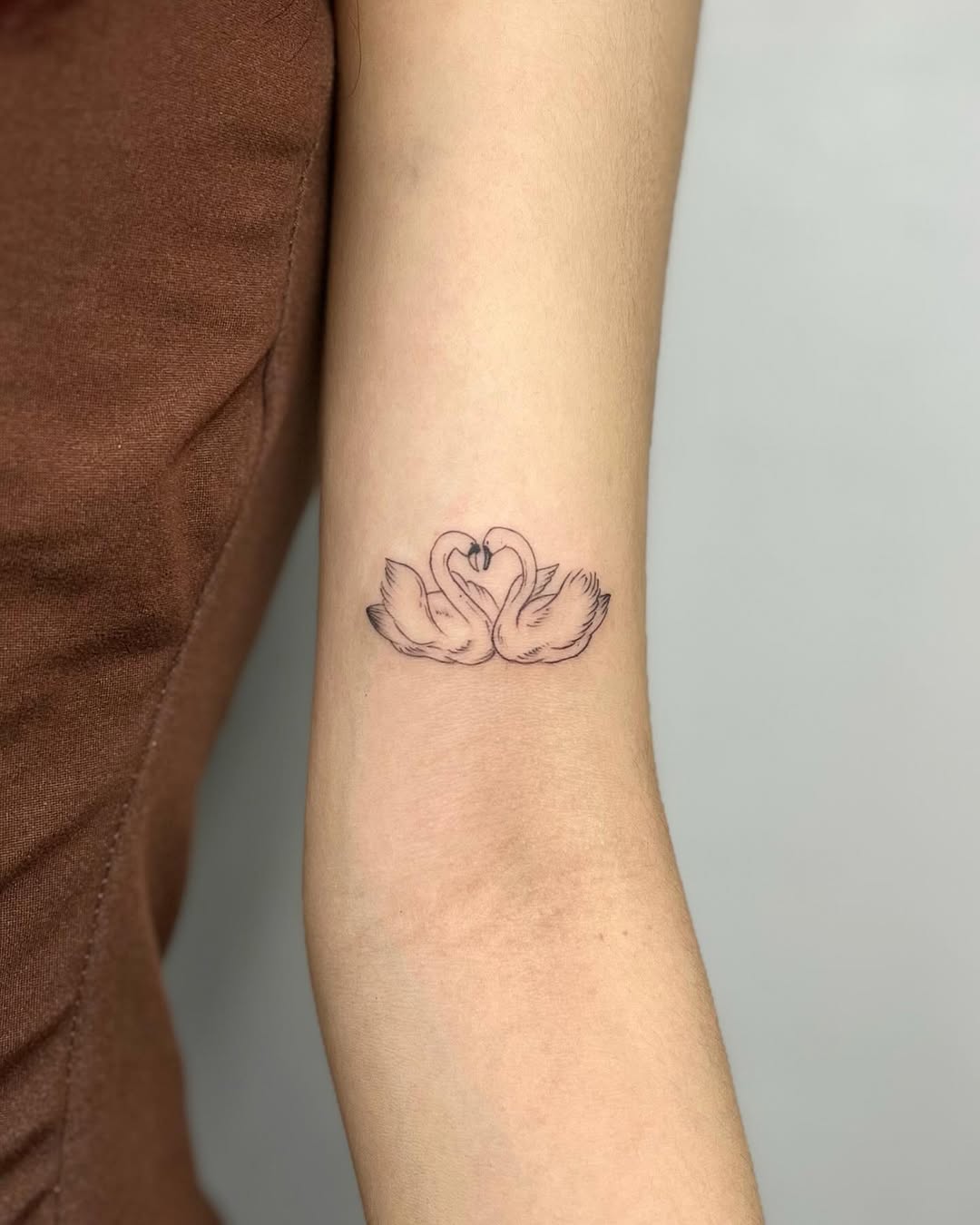 32 Swan Tattoo Ideas 2026: Elegant, Minimalist & Meaningful Designs to Inspire You