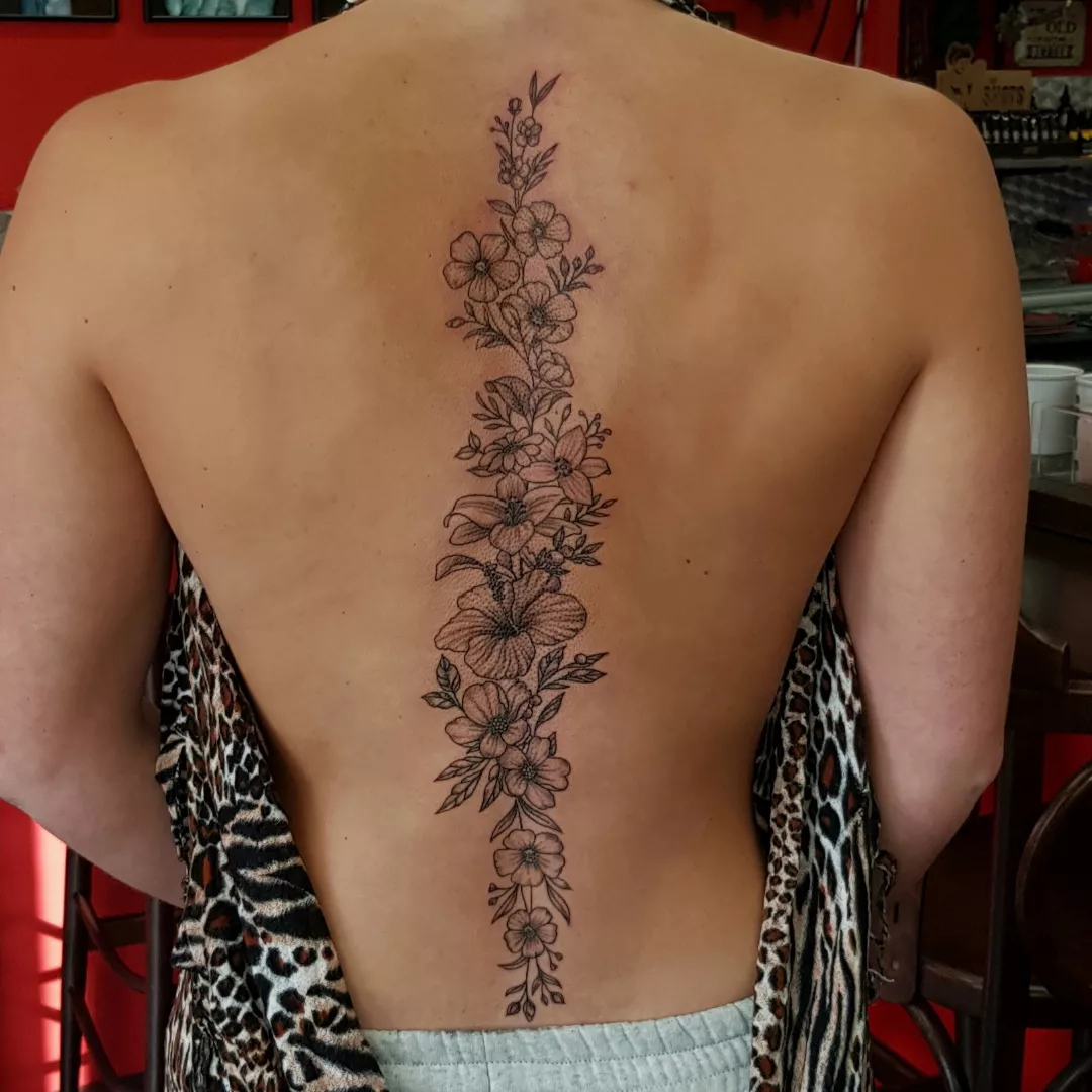 30 Flower Spine Tattoo Ideas 2026: Elegant, Dainty & Meaningful Designs for Women