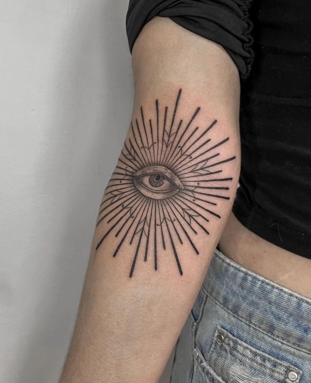 29 Eye Tattoo Ideas 2026: Symbolism, Style, and Bold Placement Trends