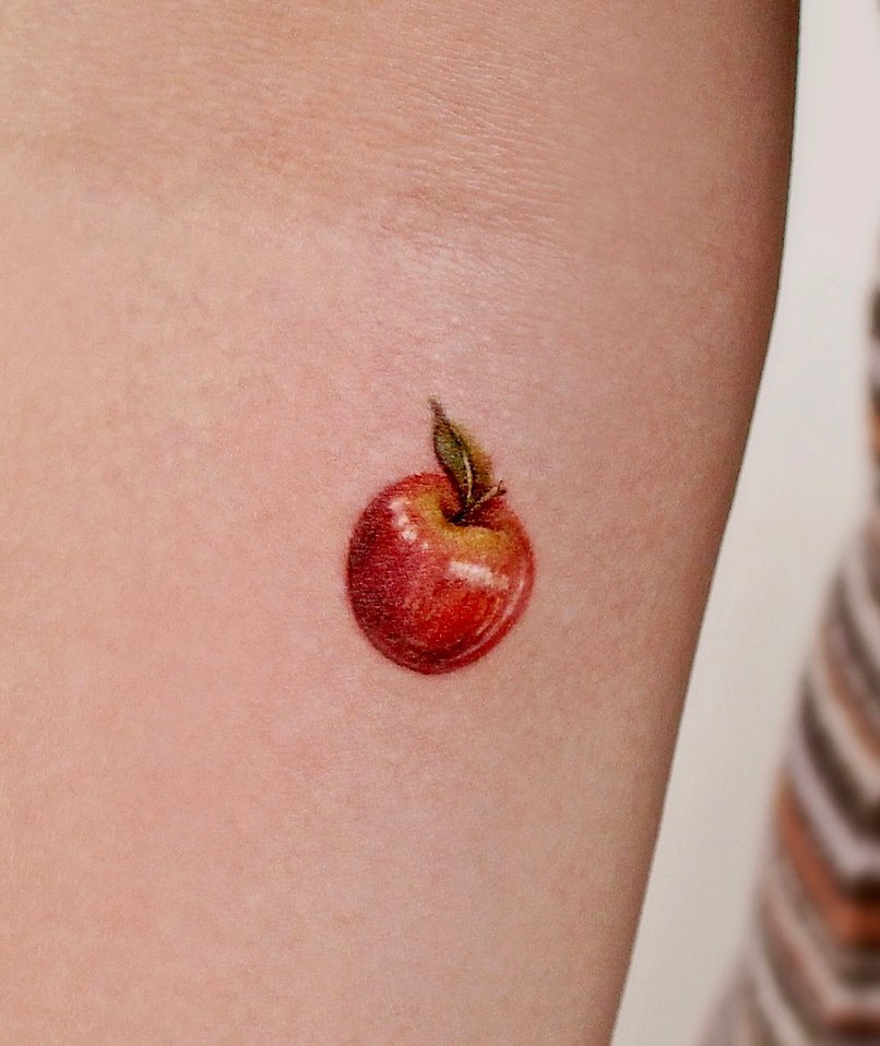 30 Apple Tattoo Ideas 2026: From Minimalist Ink to Story-Driven Designs