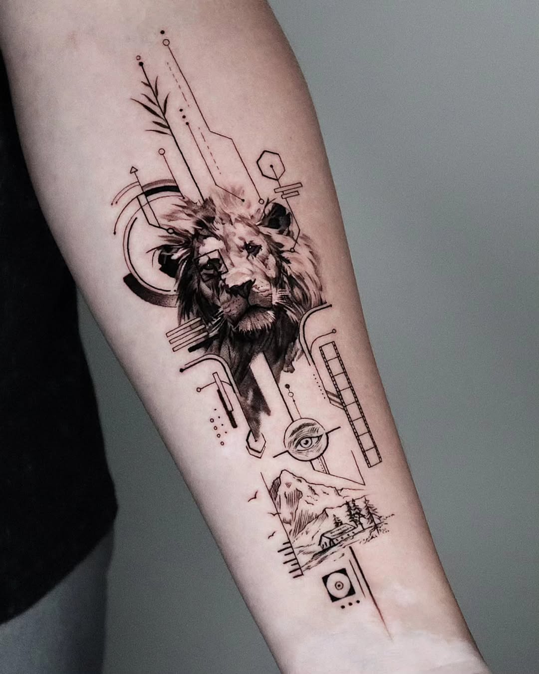 31 Lion Tattoo Ideas 2026: Bold Designs, Minimal Lines, and Timeless Symbolism