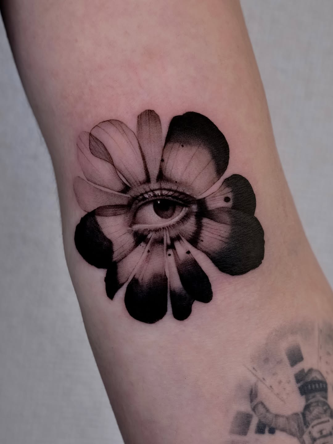 29 Eye Tattoo Ideas 2026: Symbolism, Style, and Bold Placement Trends