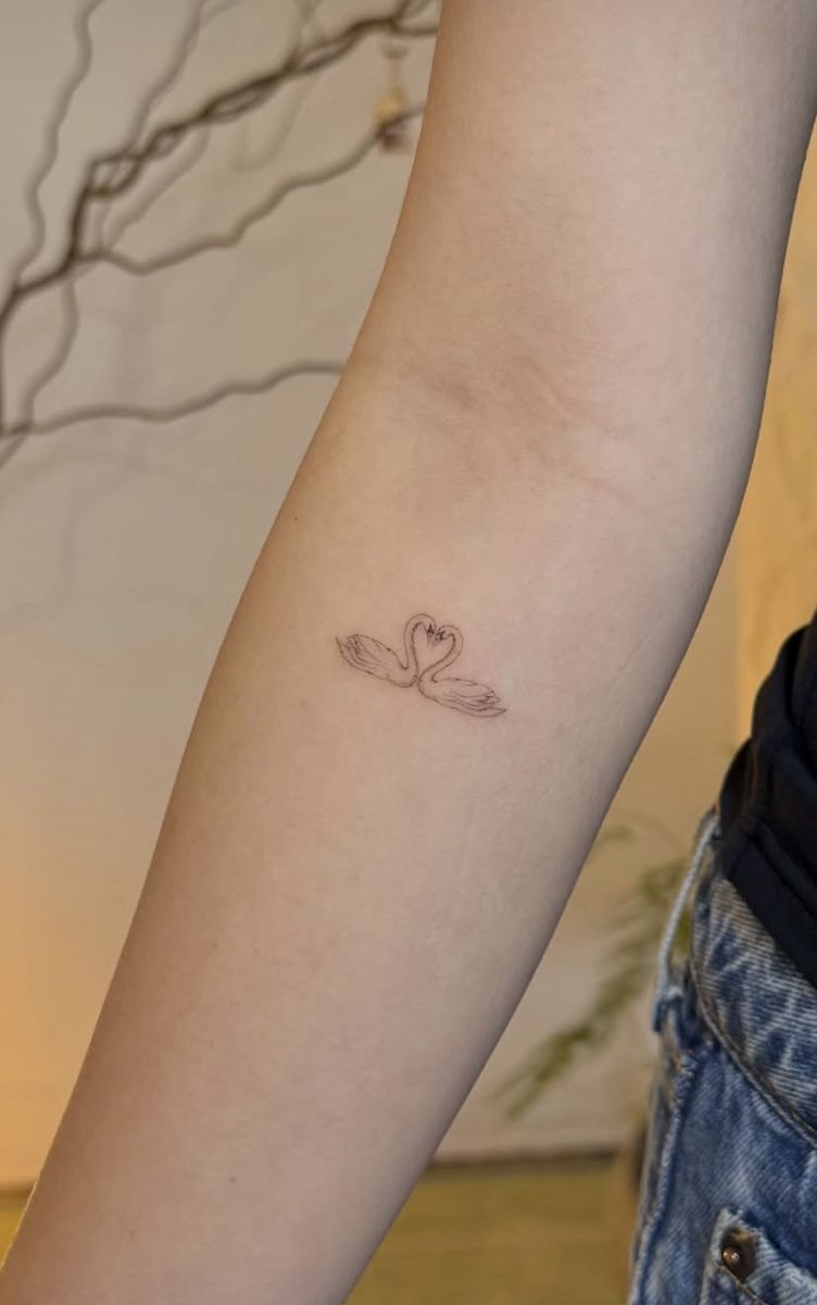 32 Swan Tattoo Ideas 2026: Elegant, Minimalist & Meaningful Designs to Inspire You