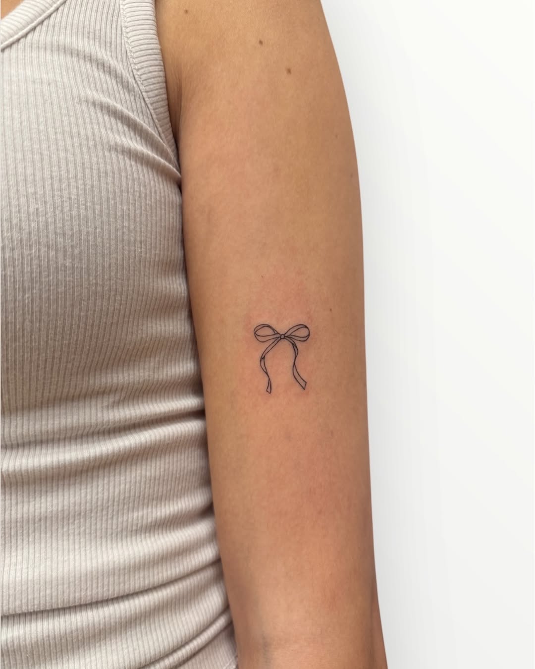 28 Bow Tattoo Ideas 2026: Feminine, Playful & Timeless Designs for Women