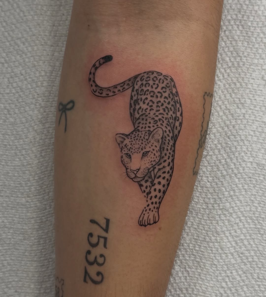 29 Leopard Tattoo Ideas 2026: Elegant Power, Fine Line Detail & Modern Style