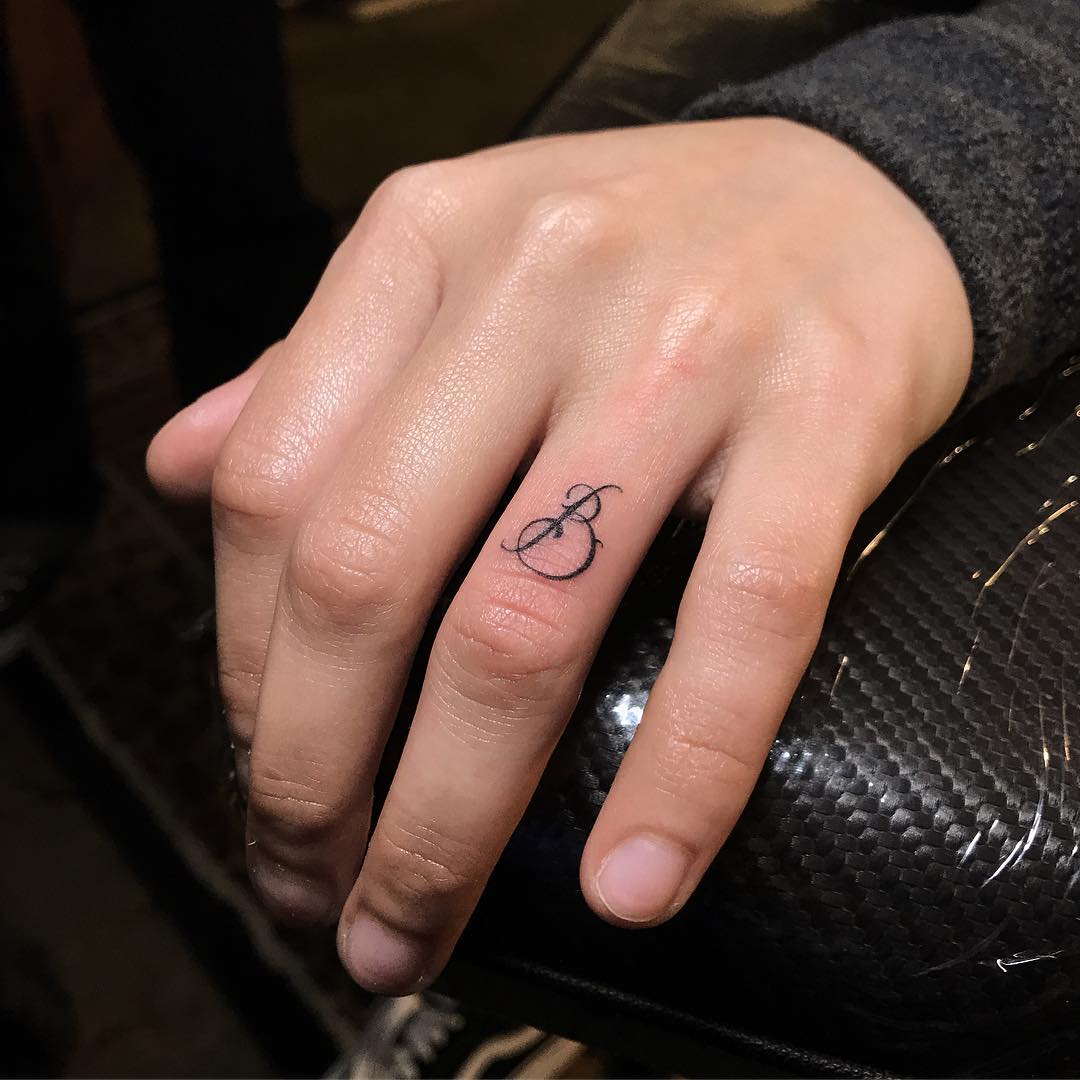 28 Ring Finger Tattoo Ideas 2026: Subtle Statements, Lasting Symbols