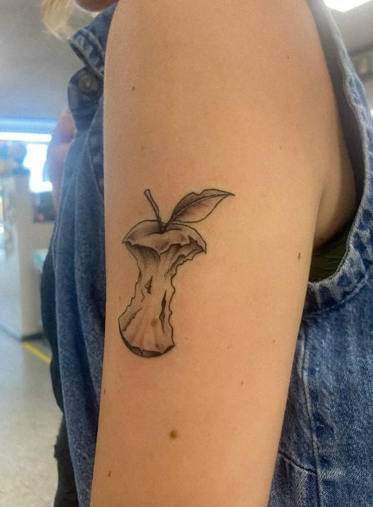 30 Apple Tattoo Ideas 2026: From Minimalist Ink to Story-Driven Designs