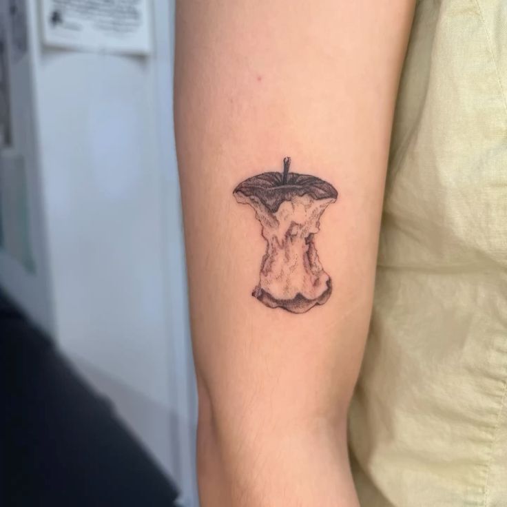 30 Apple Tattoo Ideas 2026: From Minimalist Ink to Story-Driven Designs