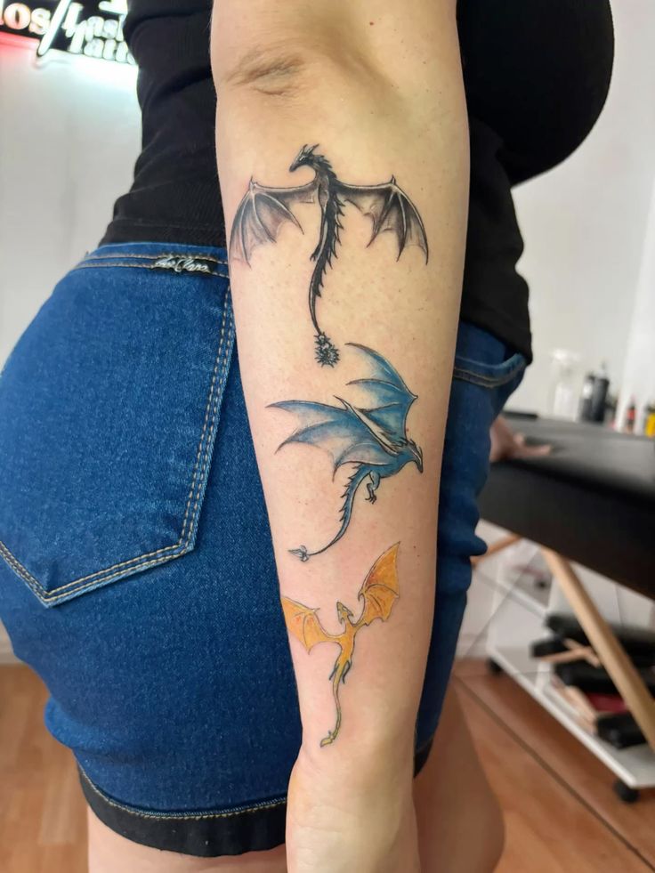 29 Fourth Wing Tattoo Ideas 2026: Dragon Ink, Violet Energy & Minimalist Magic