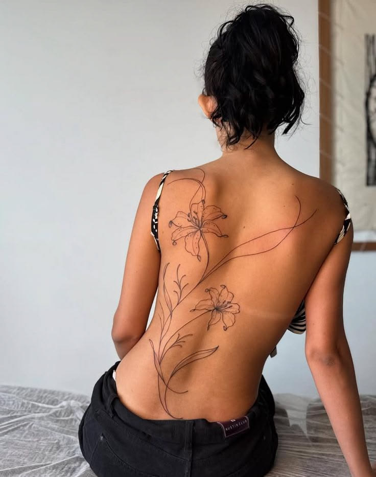 30 Flower Spine Tattoo Ideas 2026: Elegant, Dainty & Meaningful Designs for Women