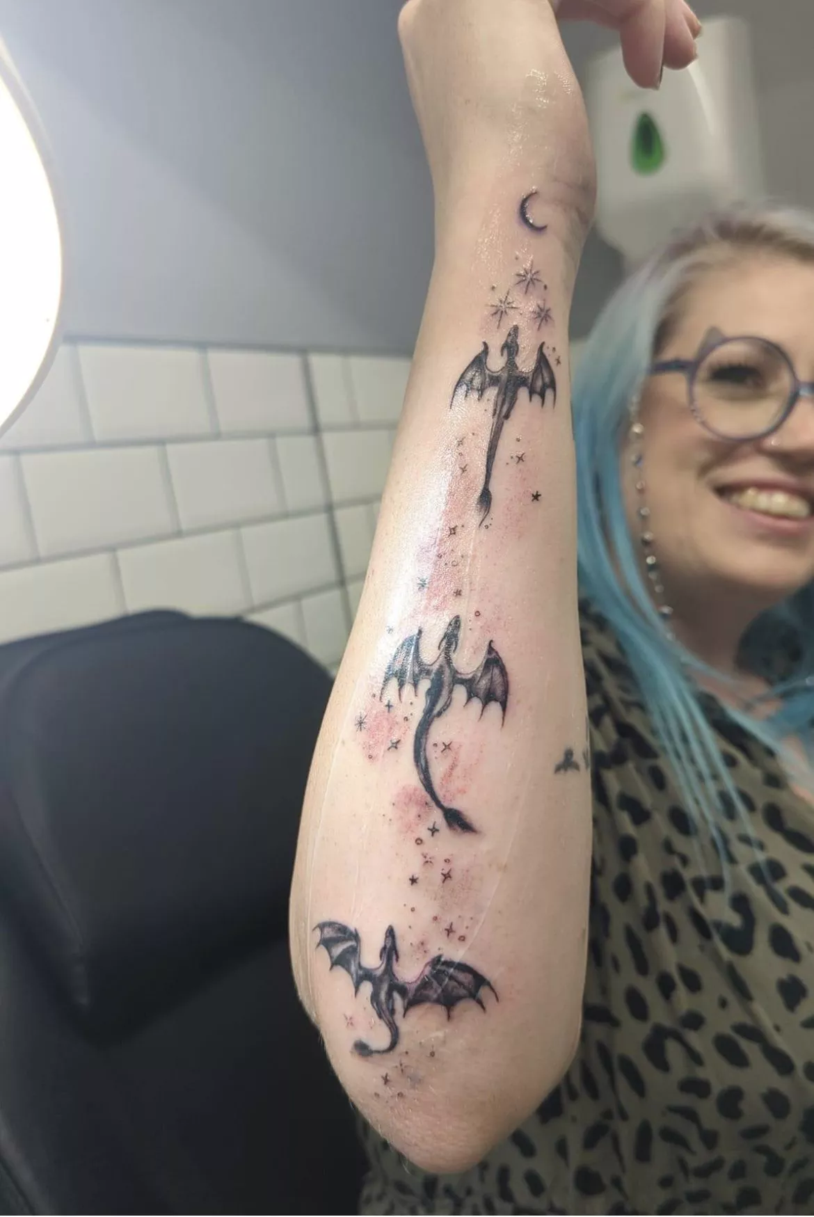 29 Fourth Wing Tattoo Ideas 2026: Dragon Ink, Violet Energy & Minimalist Magic