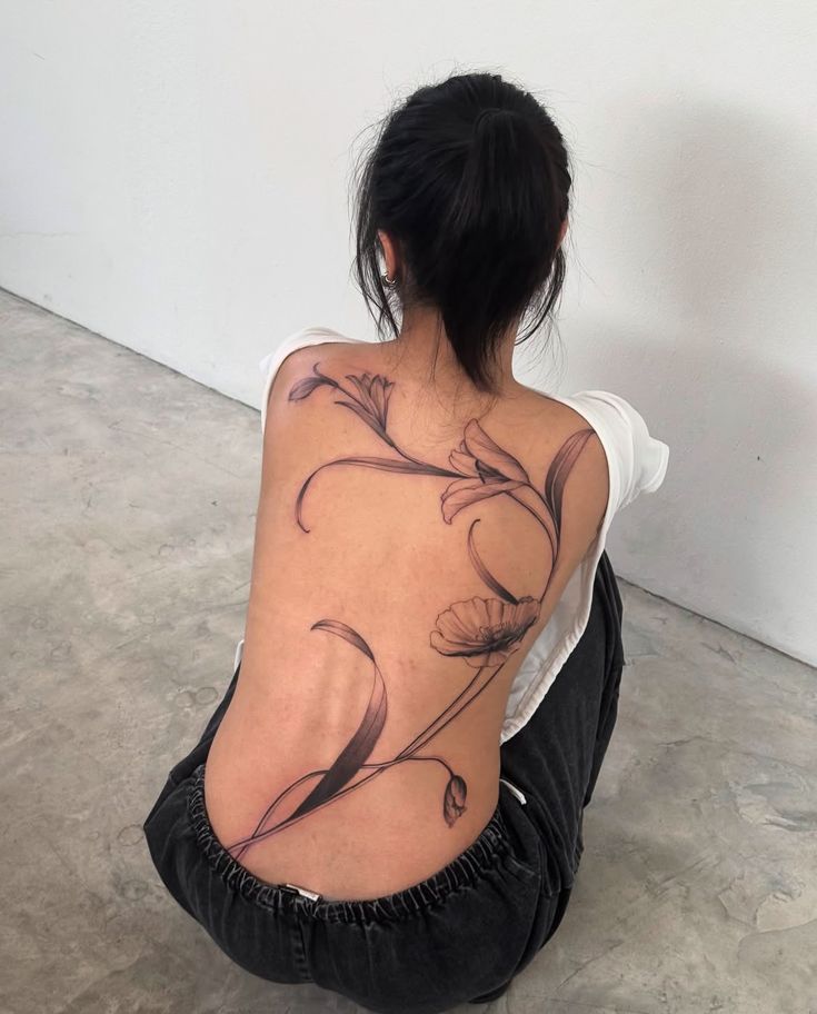30 Flower Spine Tattoo Ideas 2026: Elegant, Dainty & Meaningful Designs for Women