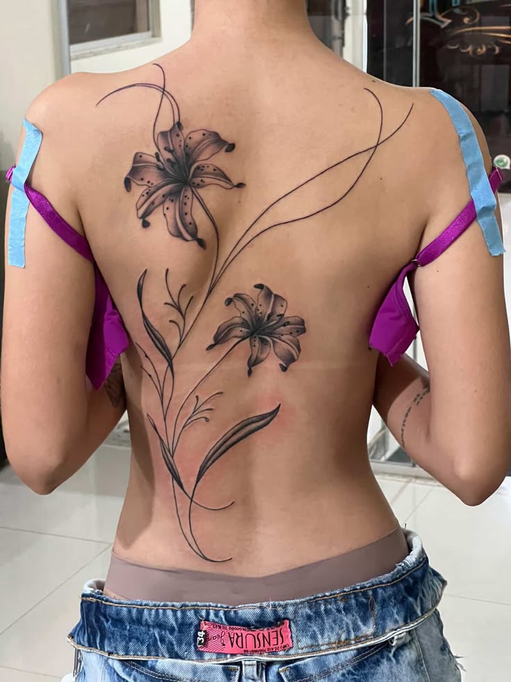 30 Flower Spine Tattoo Ideas 2026: Elegant, Dainty & Meaningful Designs for Women