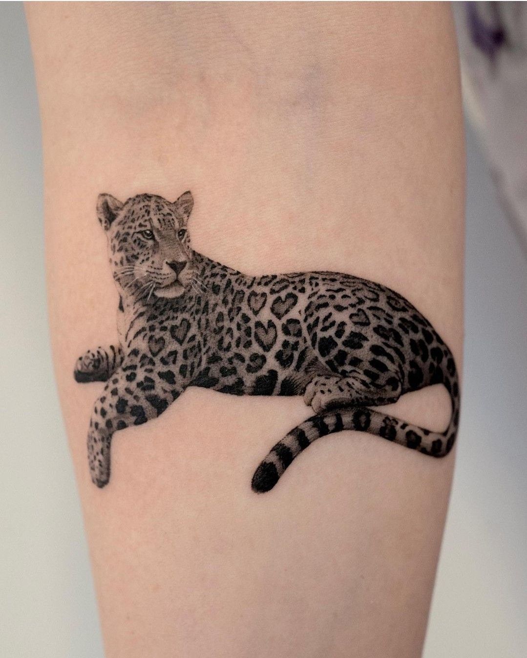 29 Leopard Tattoo Ideas 2026: Elegant Power, Fine Line Detail & Modern Style