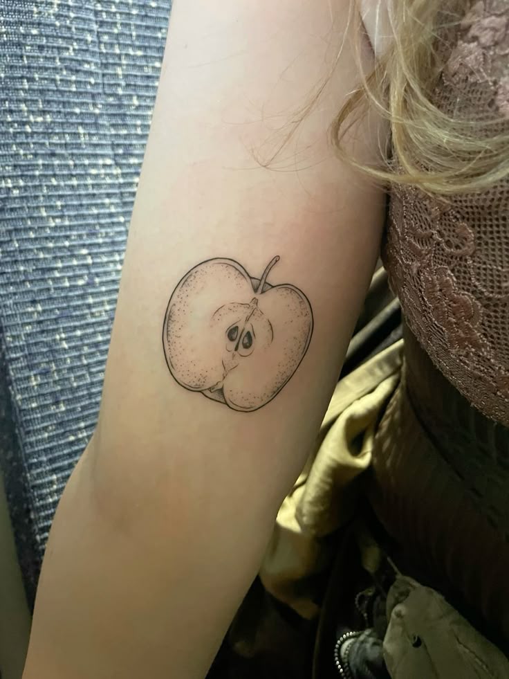 30 Apple Tattoo Ideas 2026: From Minimalist Ink to Story-Driven Designs