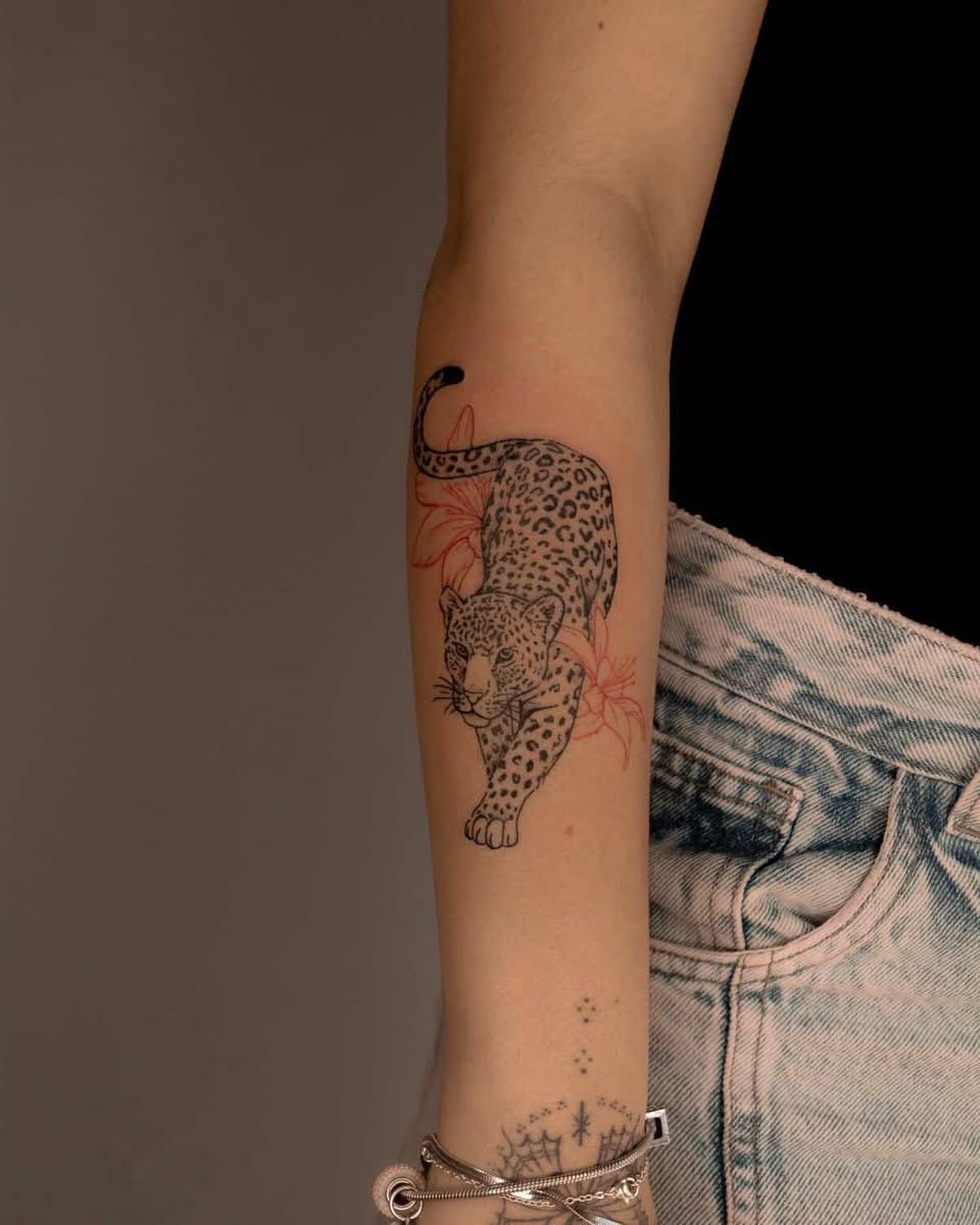 29 Leopard Tattoo Ideas 2026: Elegant Power, Fine Line Detail & Modern Style