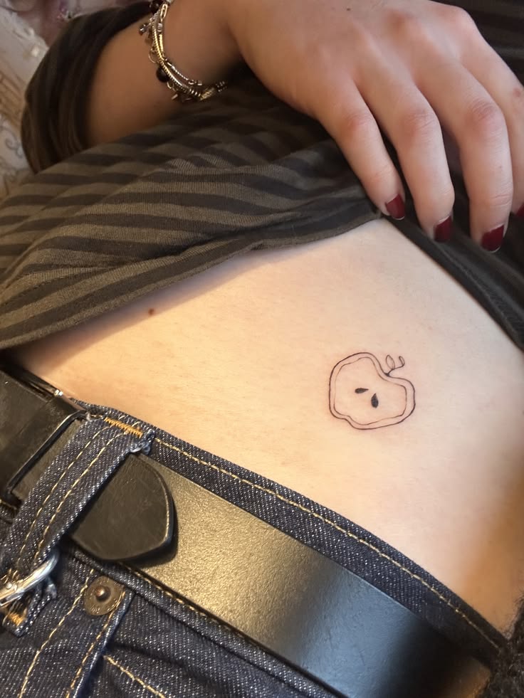 30 Apple Tattoo Ideas 2026: From Minimalist Ink to Story-Driven Designs