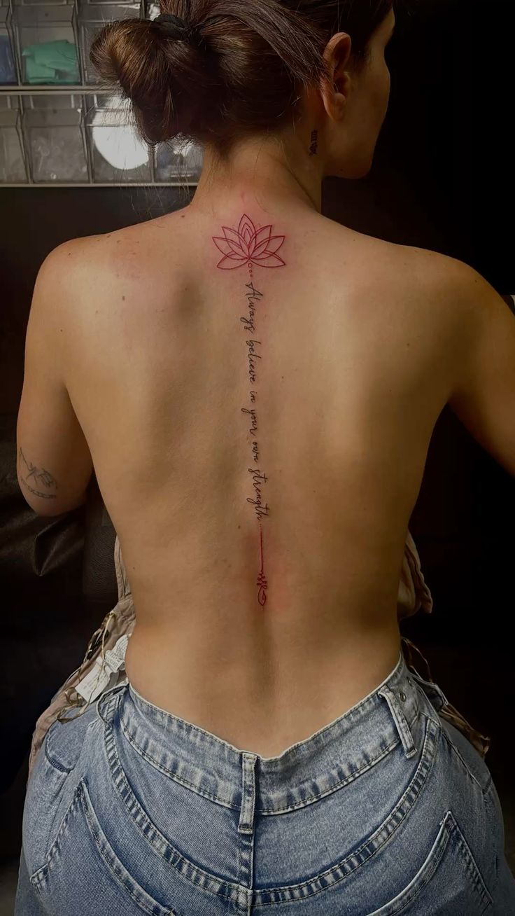 28 Spine Tattoo Ideas 2026: Elegant, Meaningful & Fine Line Designs Taking Over This Year