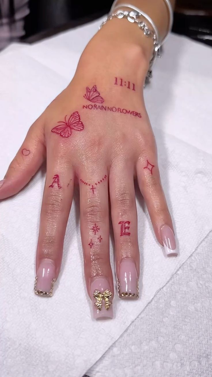 28 Hand Tattoo Ideas 2026: The Most Stylish Designs Taking Over This Year