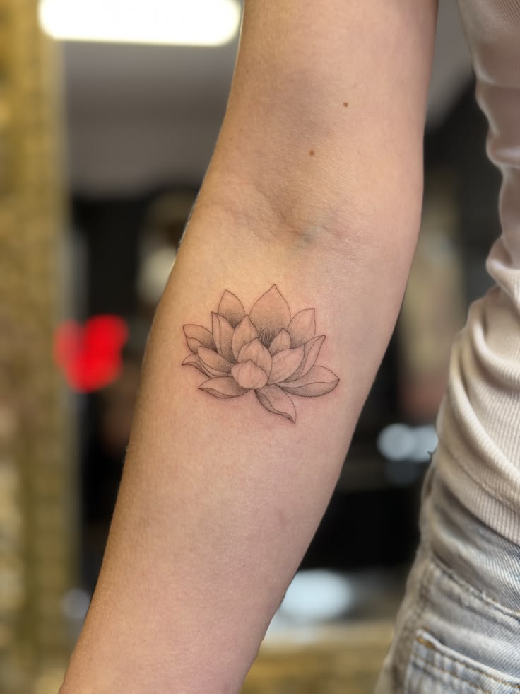 30 Lotus Flower Tattoo Ideas 2026: Elegant Designs Full of Meaning and Modern Style