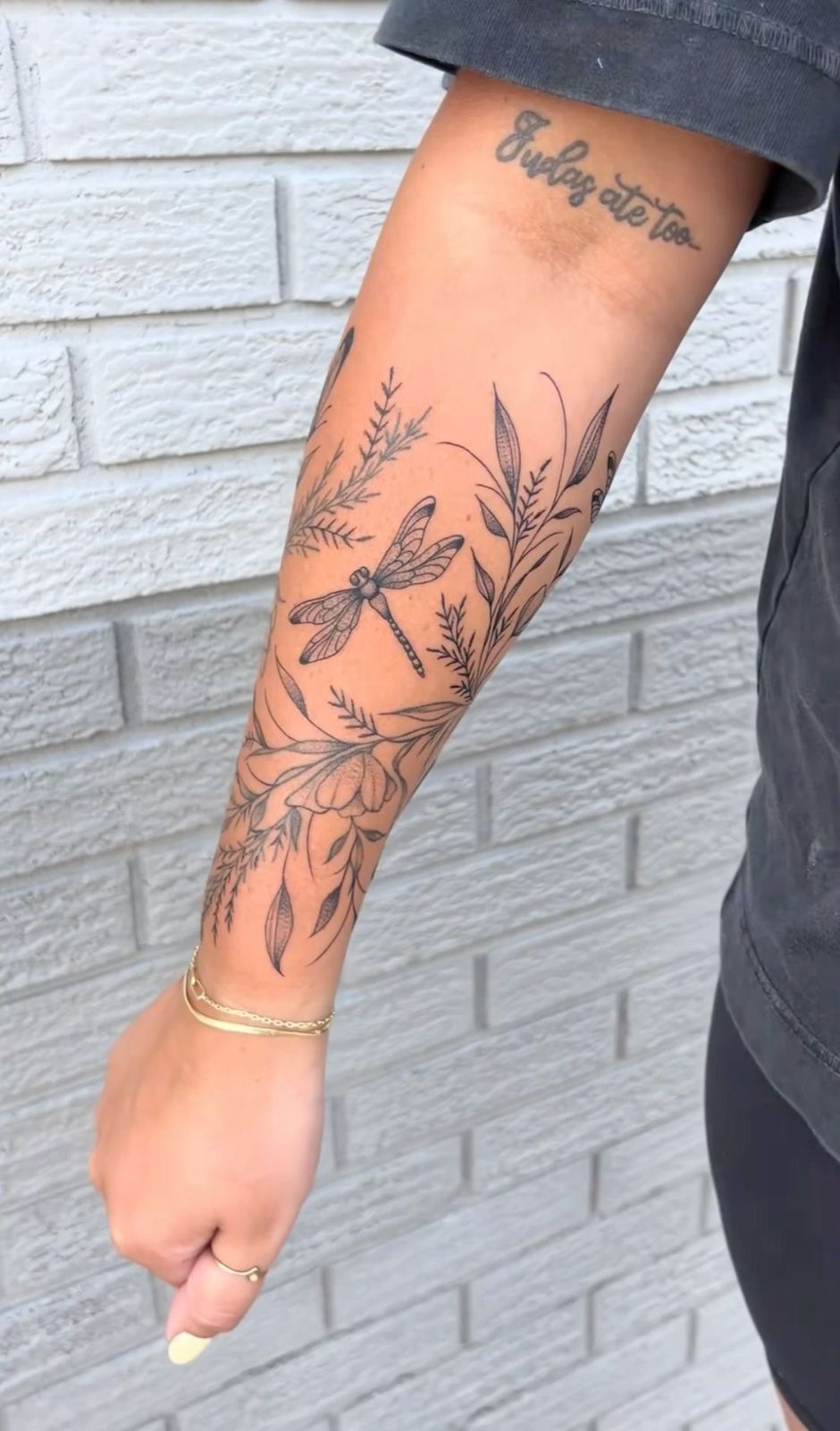 31 Dragonfly Tattoo Ideas 2026: Elegant Fine Line Designs, Tiny Tattoos & Feminine Ink Inspiration