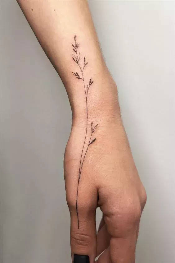 28 Hand Tattoo Ideas 2026: The Most Stylish Designs Taking Over This Year