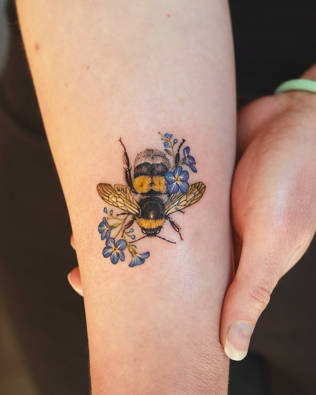 31 Bee Tattoo Ideas 2026: Tiny Bumble Designs, Fine Line Ink & Realistic Honey Bee Inspiration