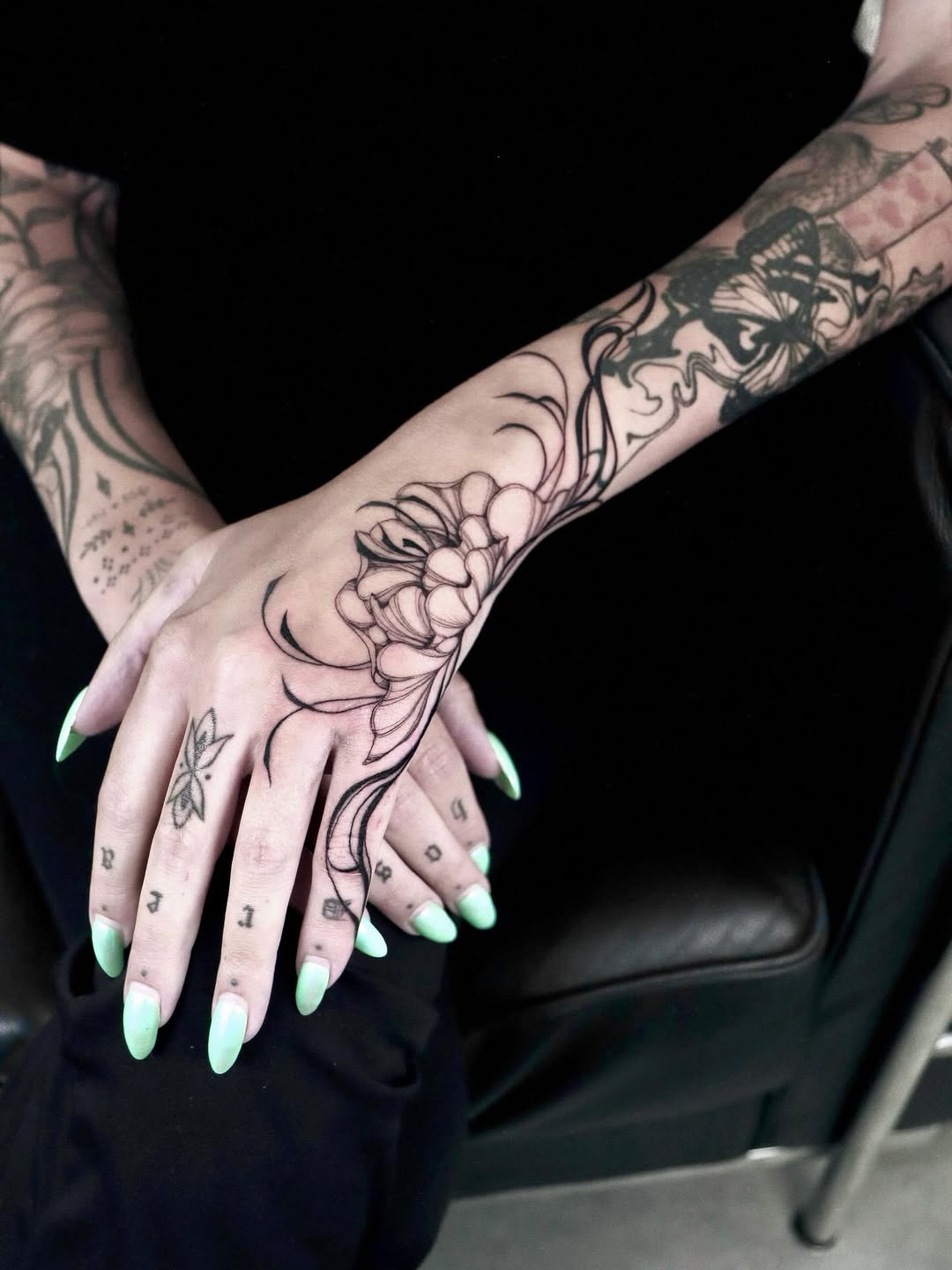 28 Hand Tattoo Ideas 2026: The Most Stylish Designs Taking Over This Year