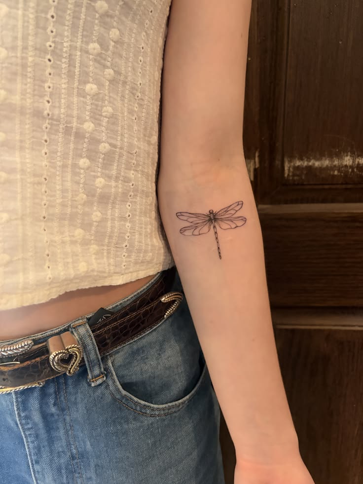 31 Dragonfly Tattoo Ideas 2026: Elegant Fine Line Designs, Tiny Tattoos & Feminine Ink Inspiration