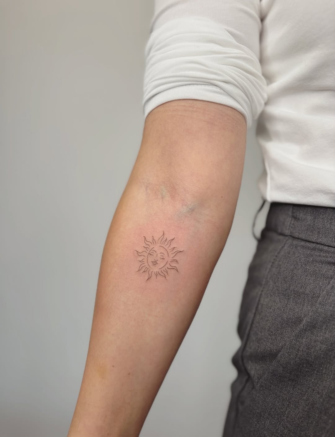 27 Sun Tattoo Ideas 2026: Aesthetic Fine Line, Minimalist & Celestial Designs for Women and Men