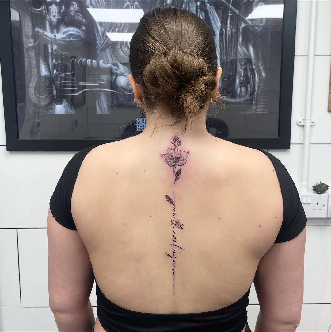 28 Spine Tattoo Ideas 2026: Elegant, Meaningful & Fine Line Designs Taking Over This Year