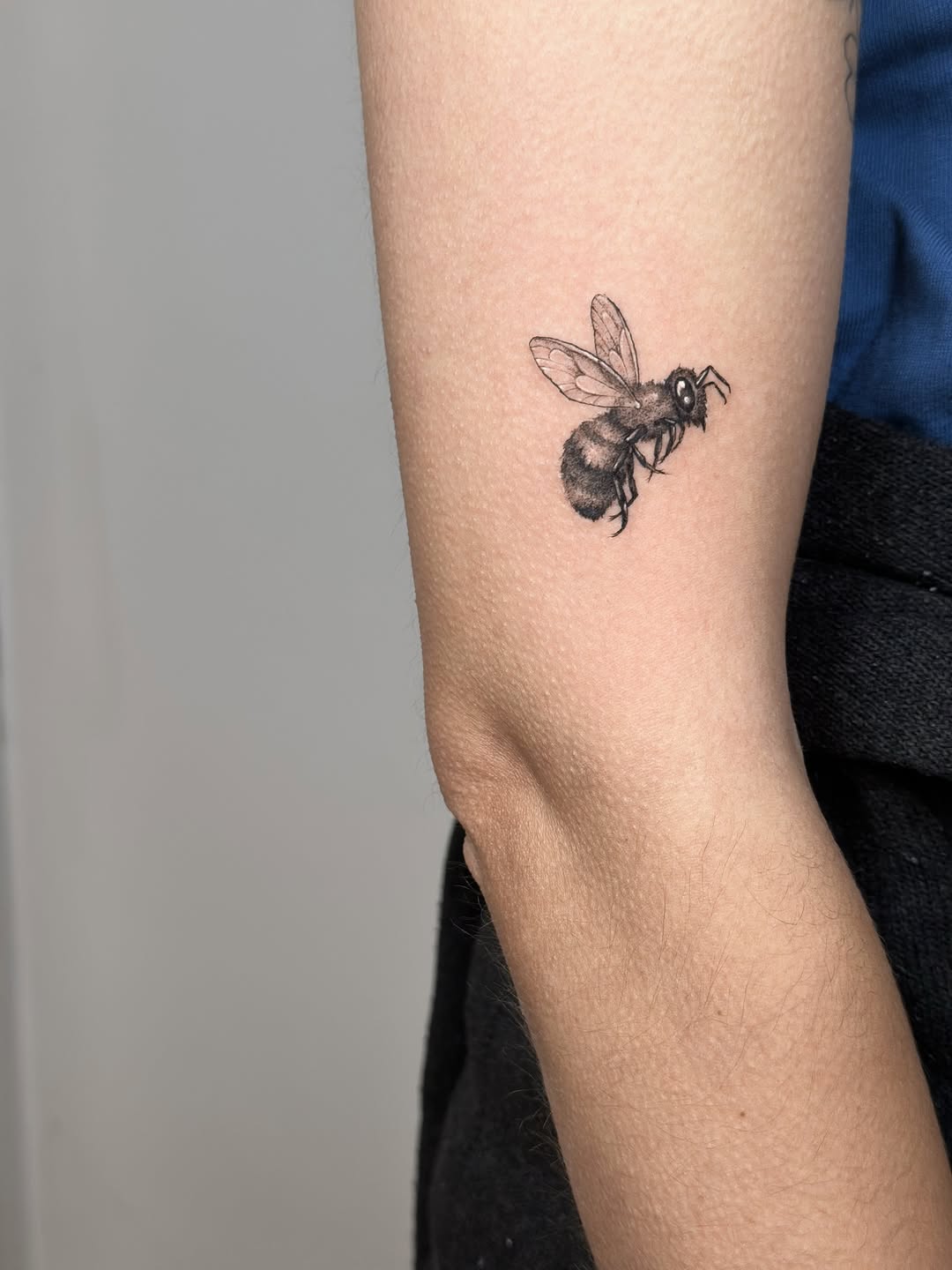 31 Bee Tattoo Ideas 2026: Tiny Bumble Designs, Fine Line Ink & Realistic Honey Bee Inspiration