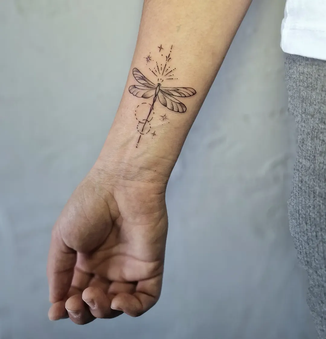 31 Dragonfly Tattoo Ideas 2026: Elegant Fine Line Designs, Tiny Tattoos & Feminine Ink Inspiration