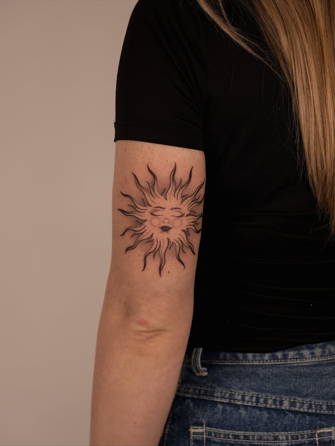 27 Sun Tattoo Ideas 2026: Aesthetic Fine Line, Minimalist & Celestial Designs for Women and Men