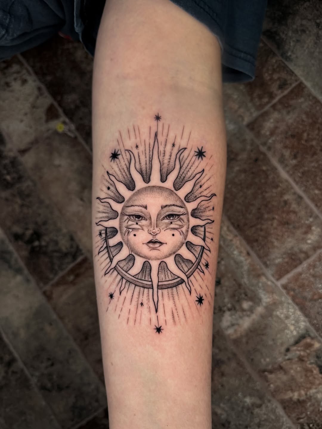 27 Sun Tattoo Ideas 2026: Aesthetic Fine Line, Minimalist & Celestial Designs for Women and Men