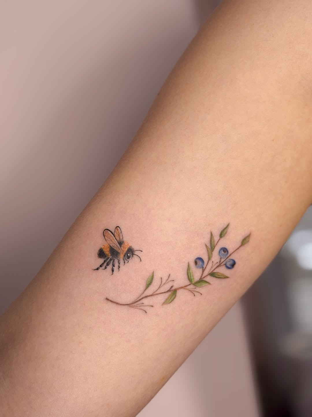 31 Bee Tattoo Ideas 2026: Tiny Bumble Designs, Fine Line Ink & Realistic Honey Bee Inspiration