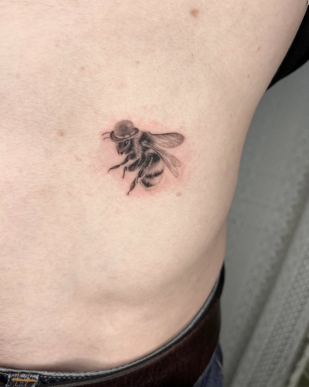 31 Bee Tattoo Ideas 2026: Tiny Bumble Designs, Fine Line Ink & Realistic Honey Bee Inspiration