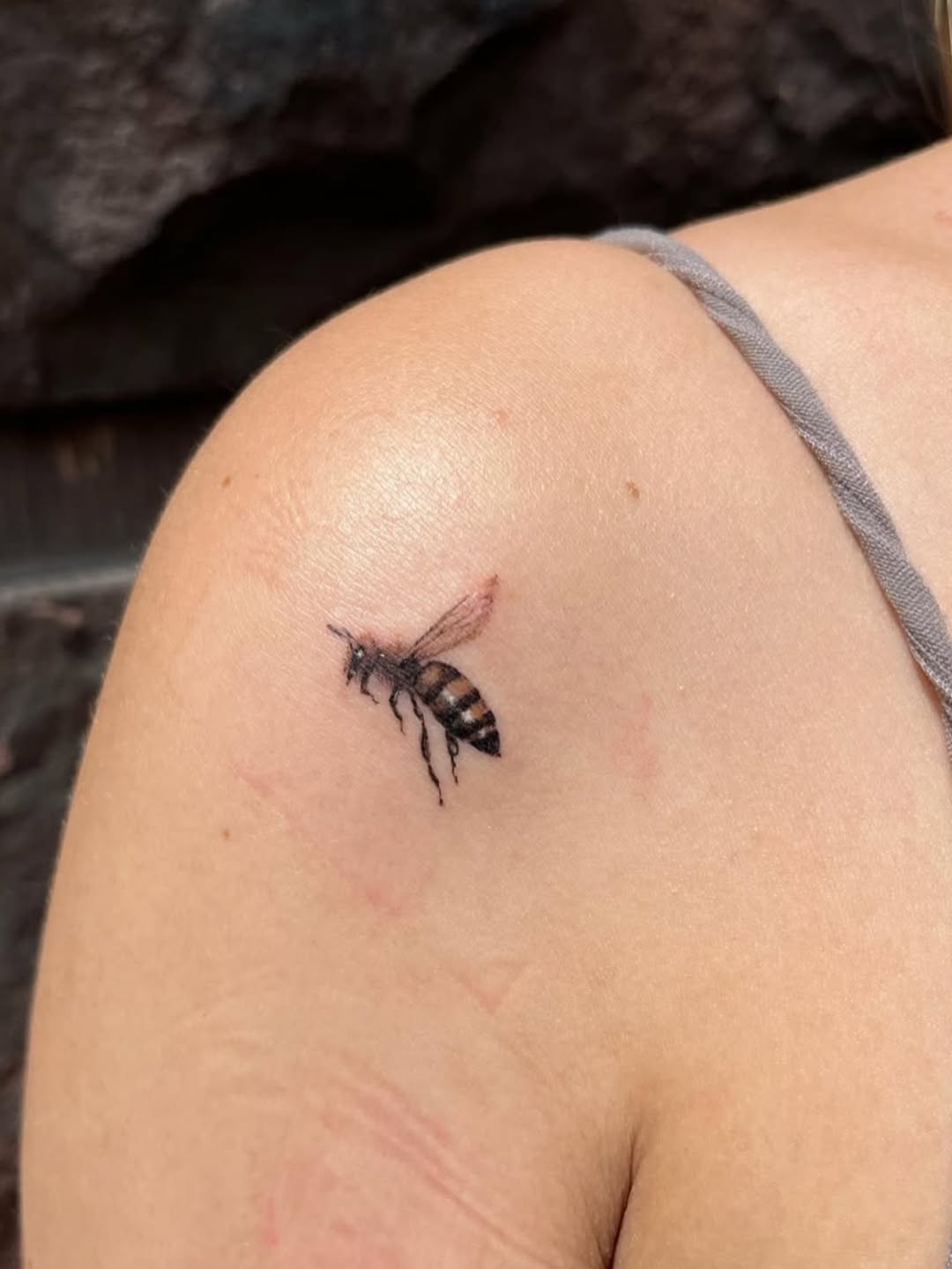 31 Bee Tattoo Ideas 2026: Tiny Bumble Designs, Fine Line Ink & Realistic Honey Bee Inspiration