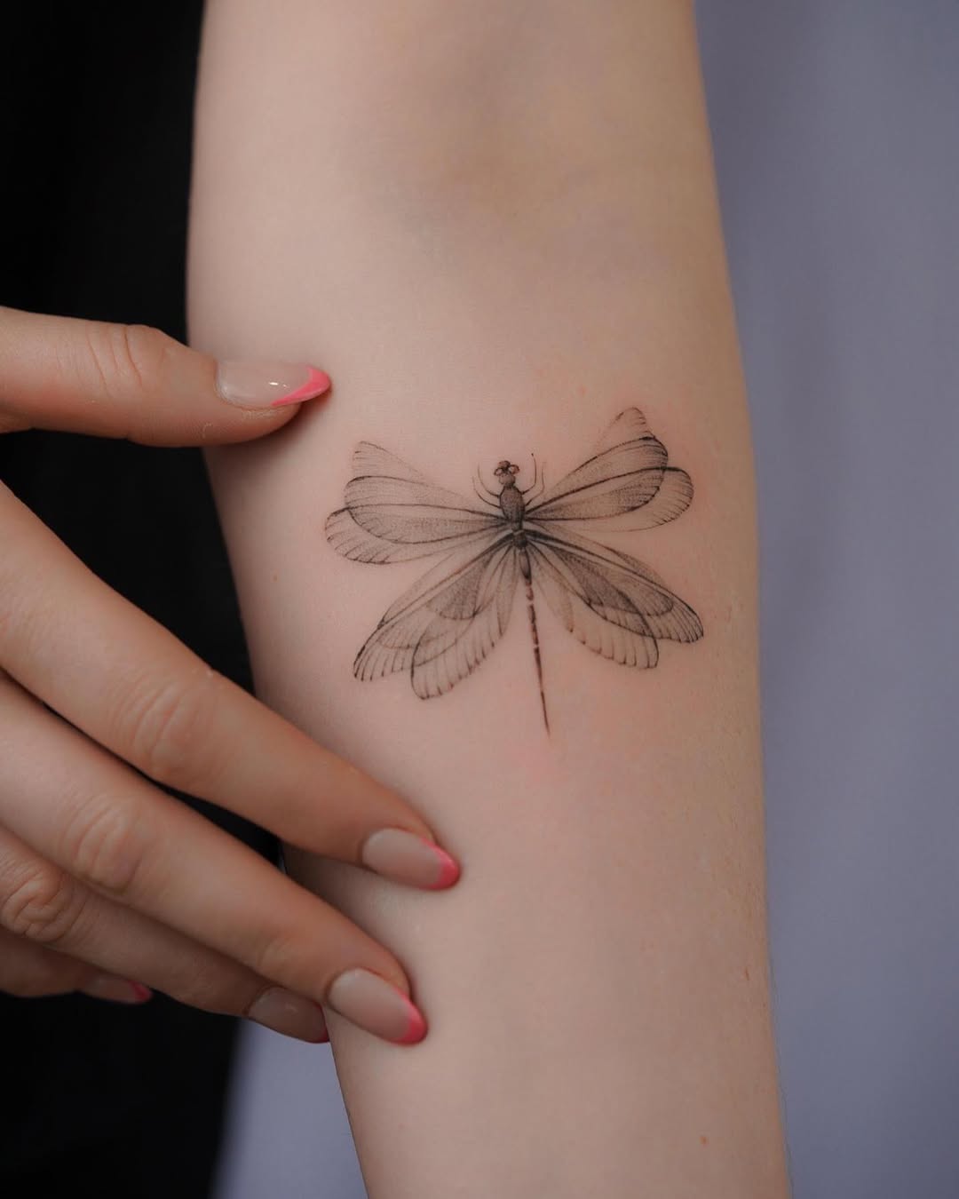 31 Dragonfly Tattoo Ideas 2026: Elegant Fine Line Designs, Tiny Tattoos & Feminine Ink Inspiration