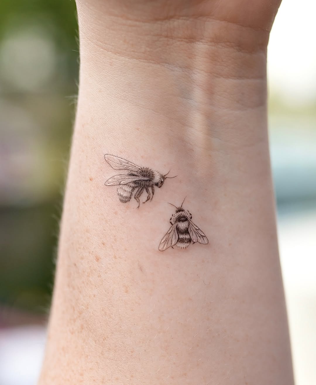 31 Bee Tattoo Ideas 2026: Tiny Bumble Designs, Fine Line Ink & Realistic Honey Bee Inspiration