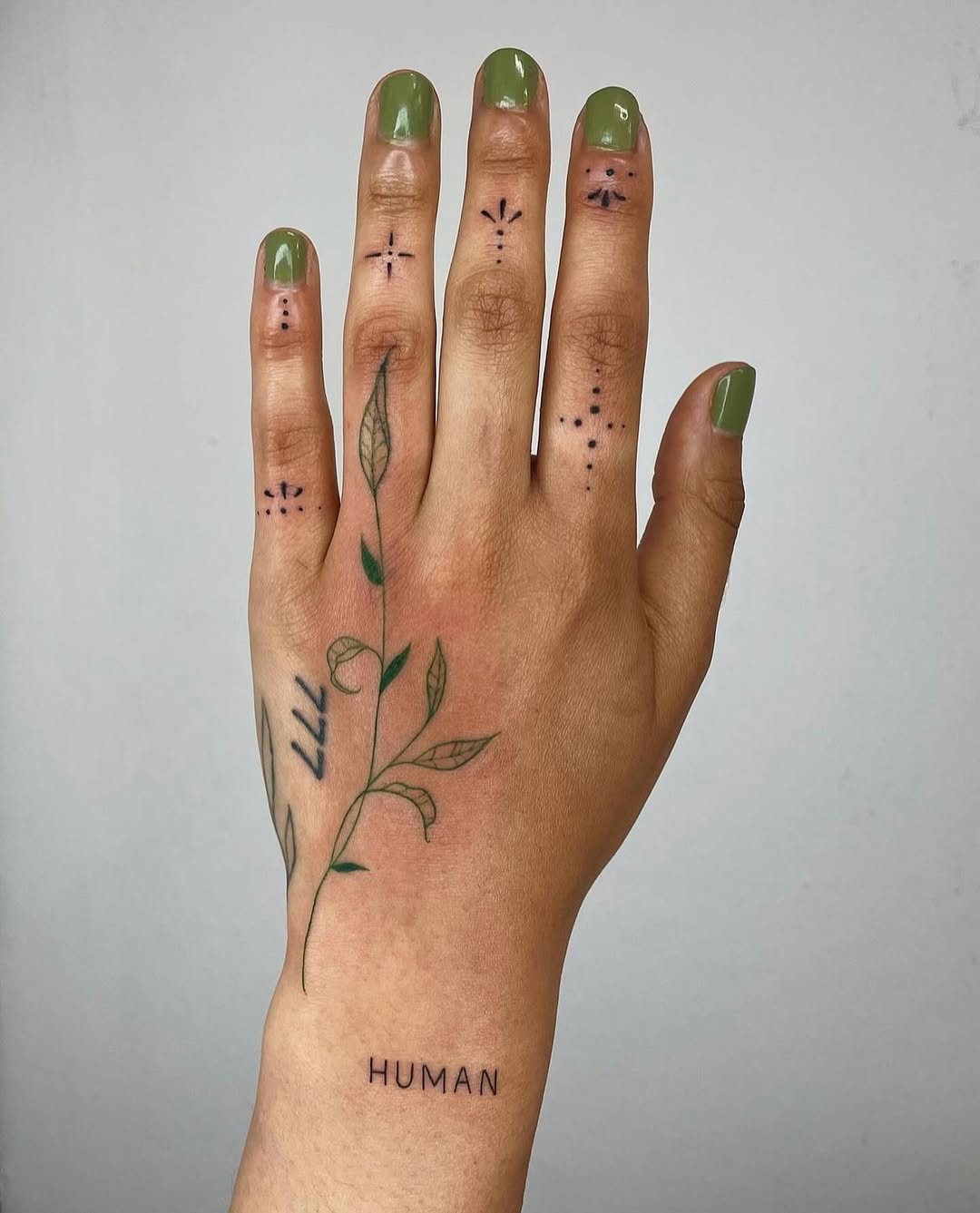 28 Hand Tattoo Ideas 2026: The Most Stylish Designs Taking Over This Year