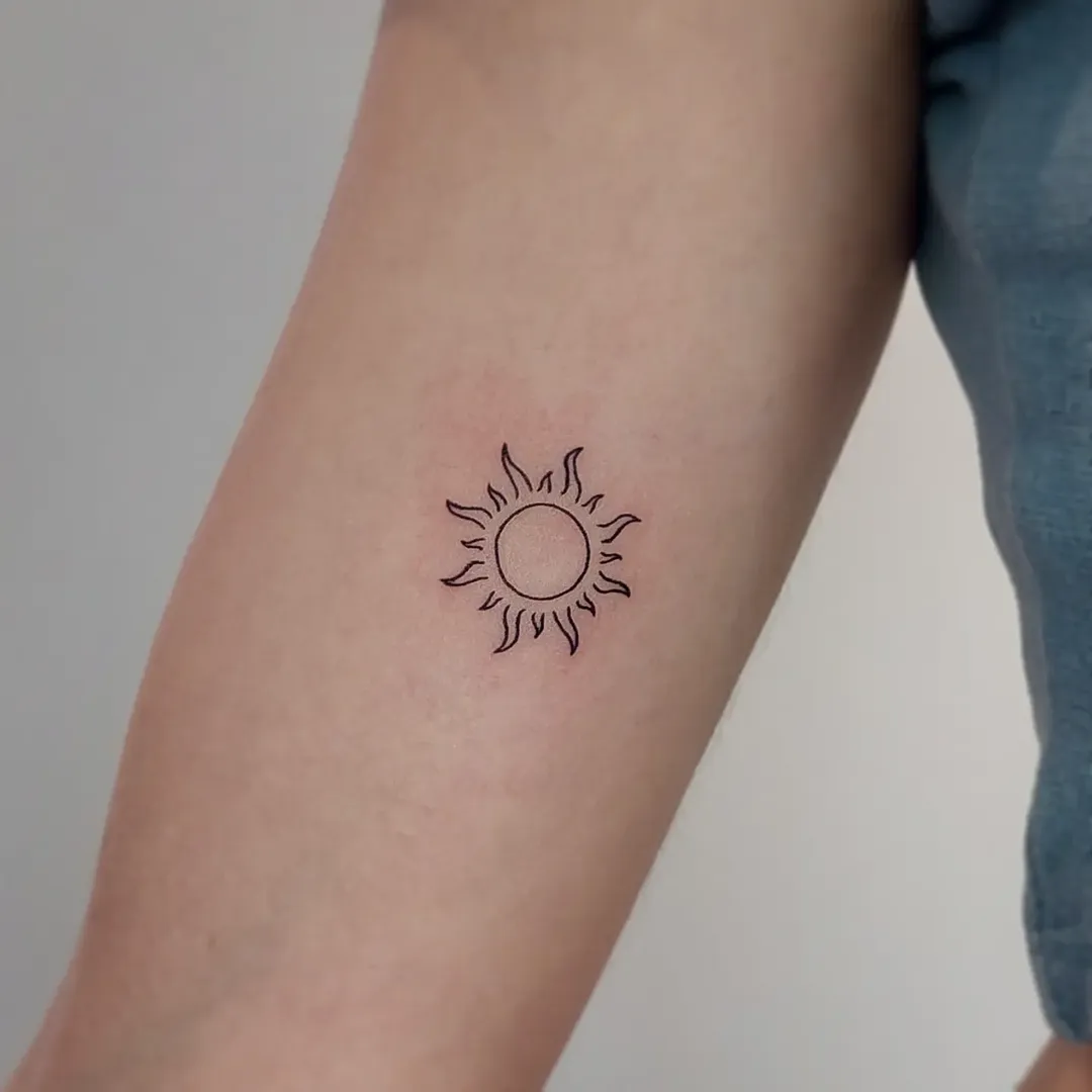 27 Sun Tattoo Ideas 2026: Aesthetic Fine Line, Minimalist & Celestial Designs for Women and Men