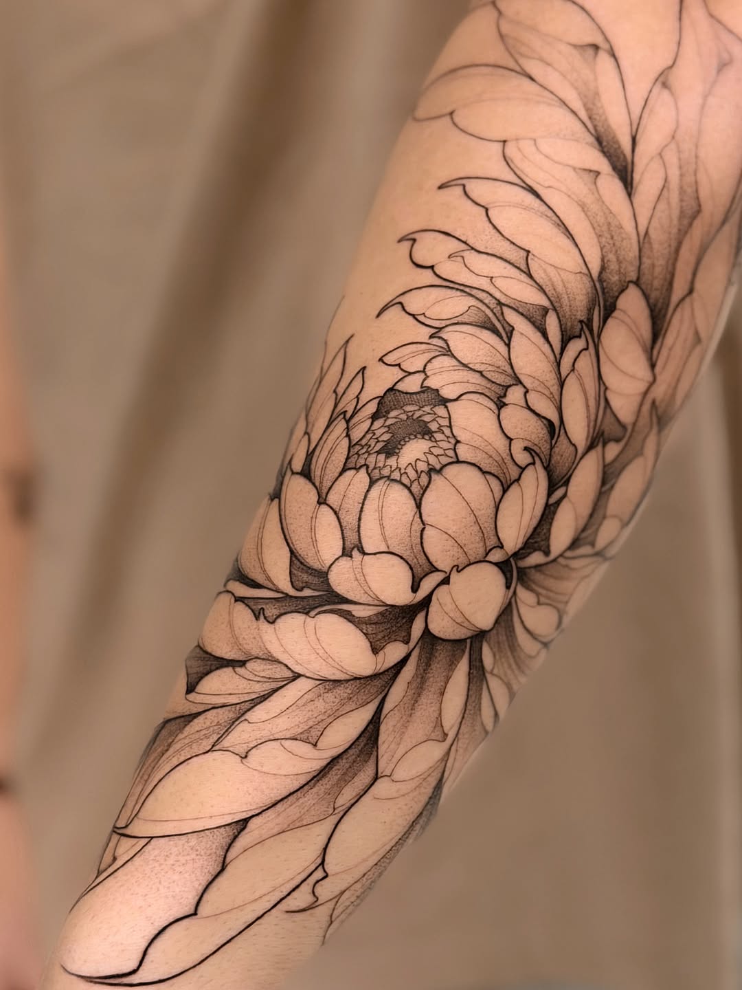 27 Flower Tattoo Ideas 2026: Soft Floral Ink Trends That Feel Personal and Timeless