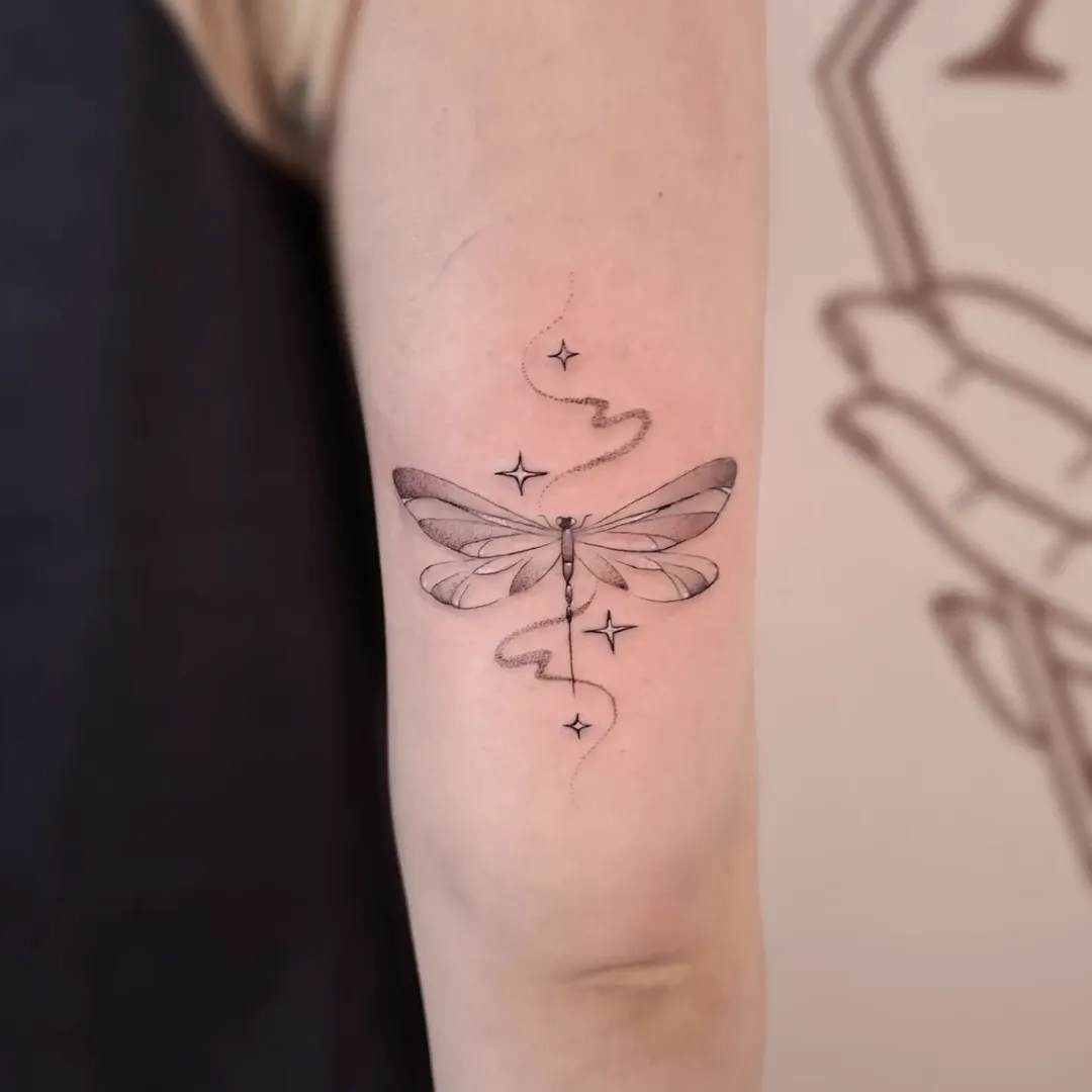31 Dragonfly Tattoo Ideas 2026: Elegant Fine Line Designs, Tiny Tattoos & Feminine Ink Inspiration
